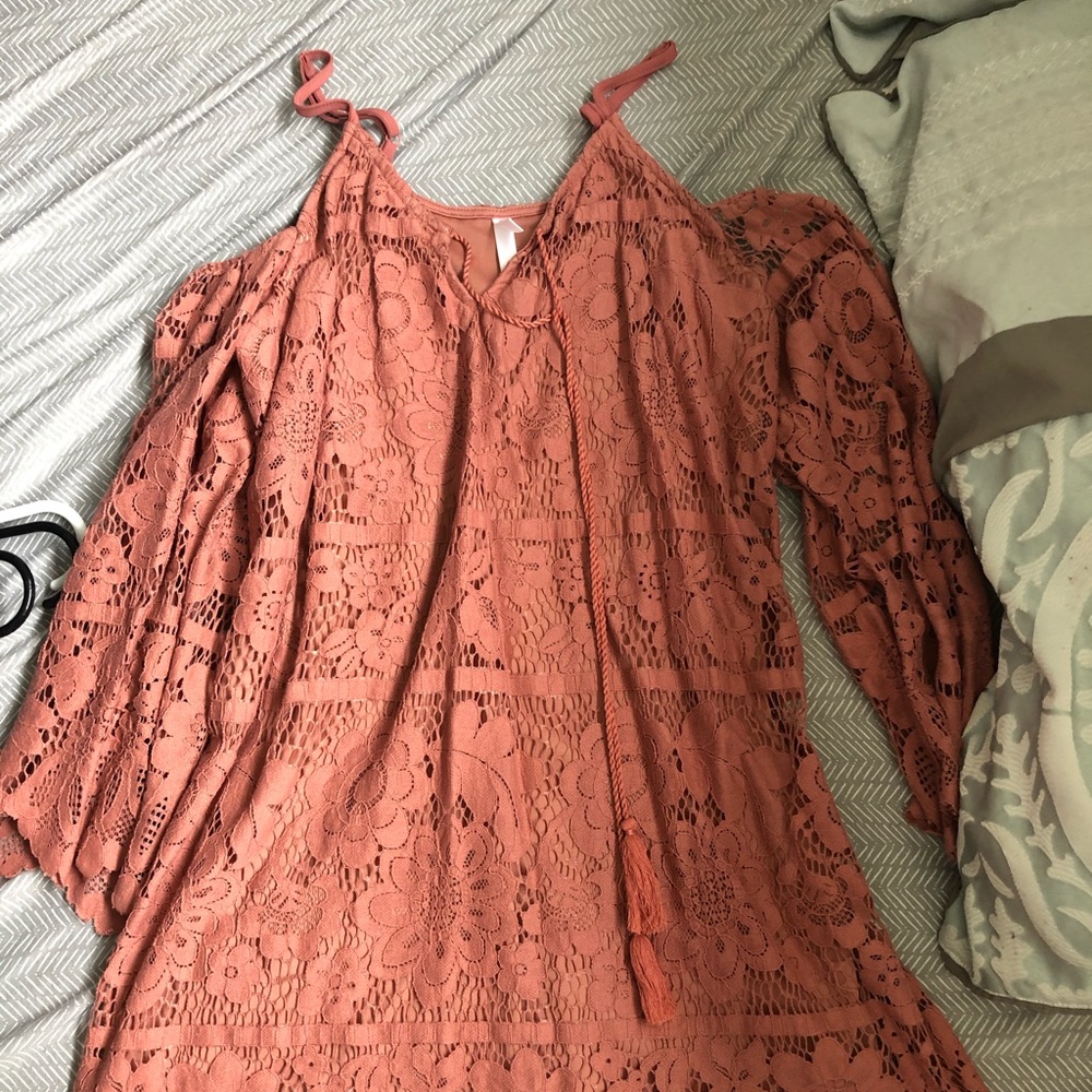 Off shoulder lace dress